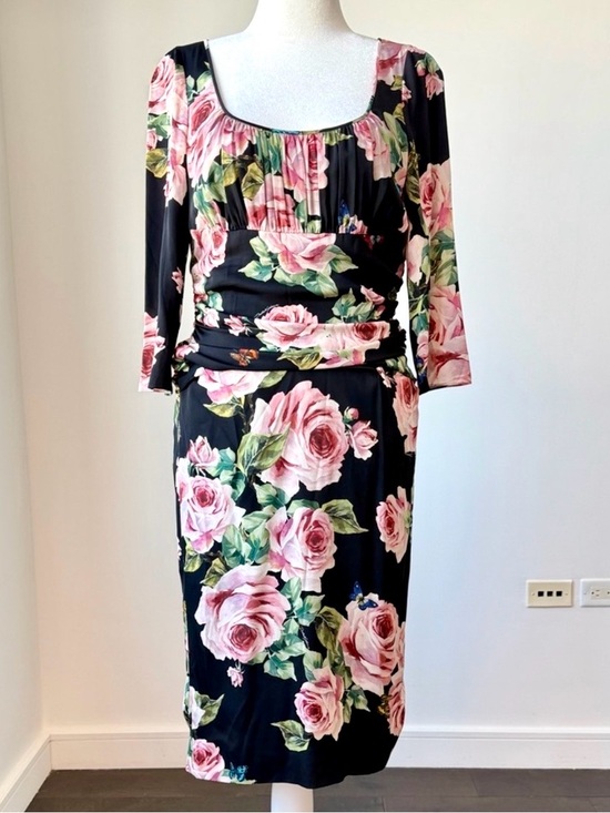 Dolce & Gabbana Dresses & Skirts - Dolce & Gabbana Silk Dress with Pink Rose Print 🌹